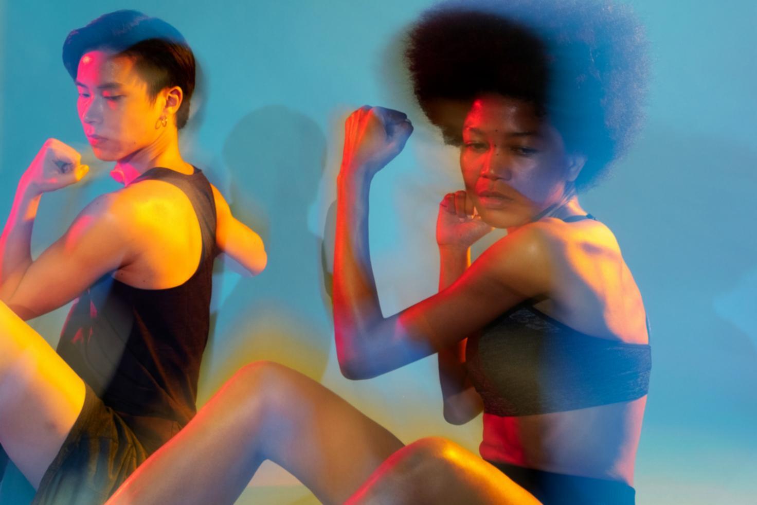 Espacio de entrenamiento personal en casa con equipamiento básico